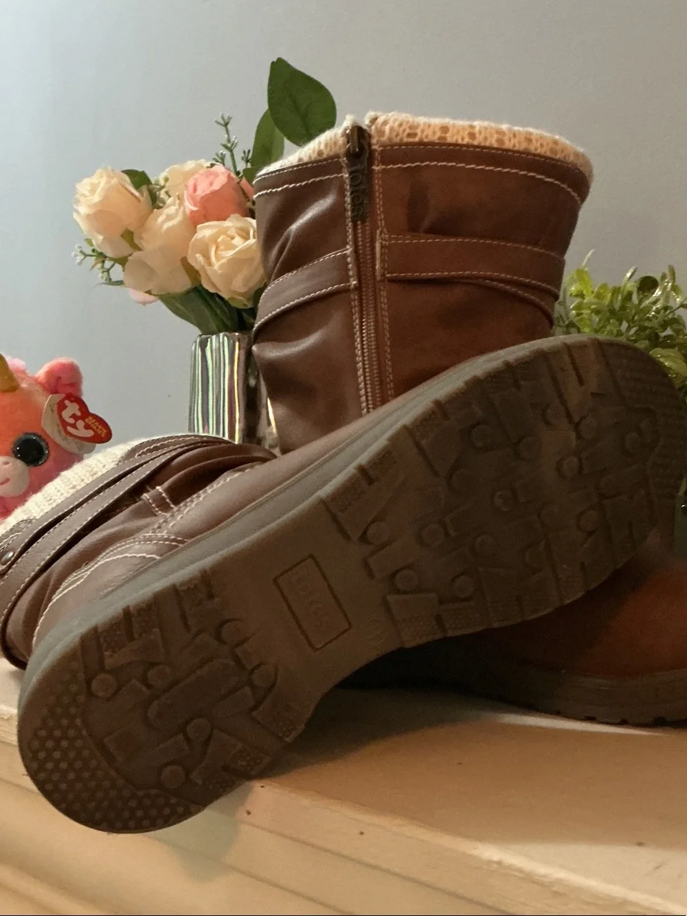 Totes brand Brown Winter Boots with Cream Knit Cuff